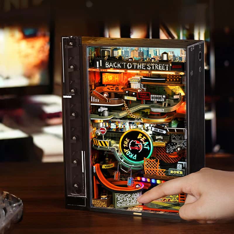 Peach Parallel World Hip-Hop Street Gift Boys Creative Handmade Building Block Puzzle Toy Christmas Model